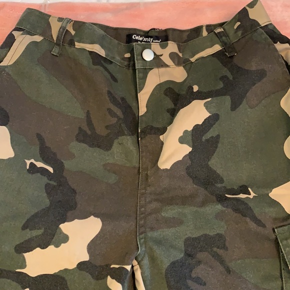 Camo cargo pants 💚🤎🖤 - Picture 3 of 9